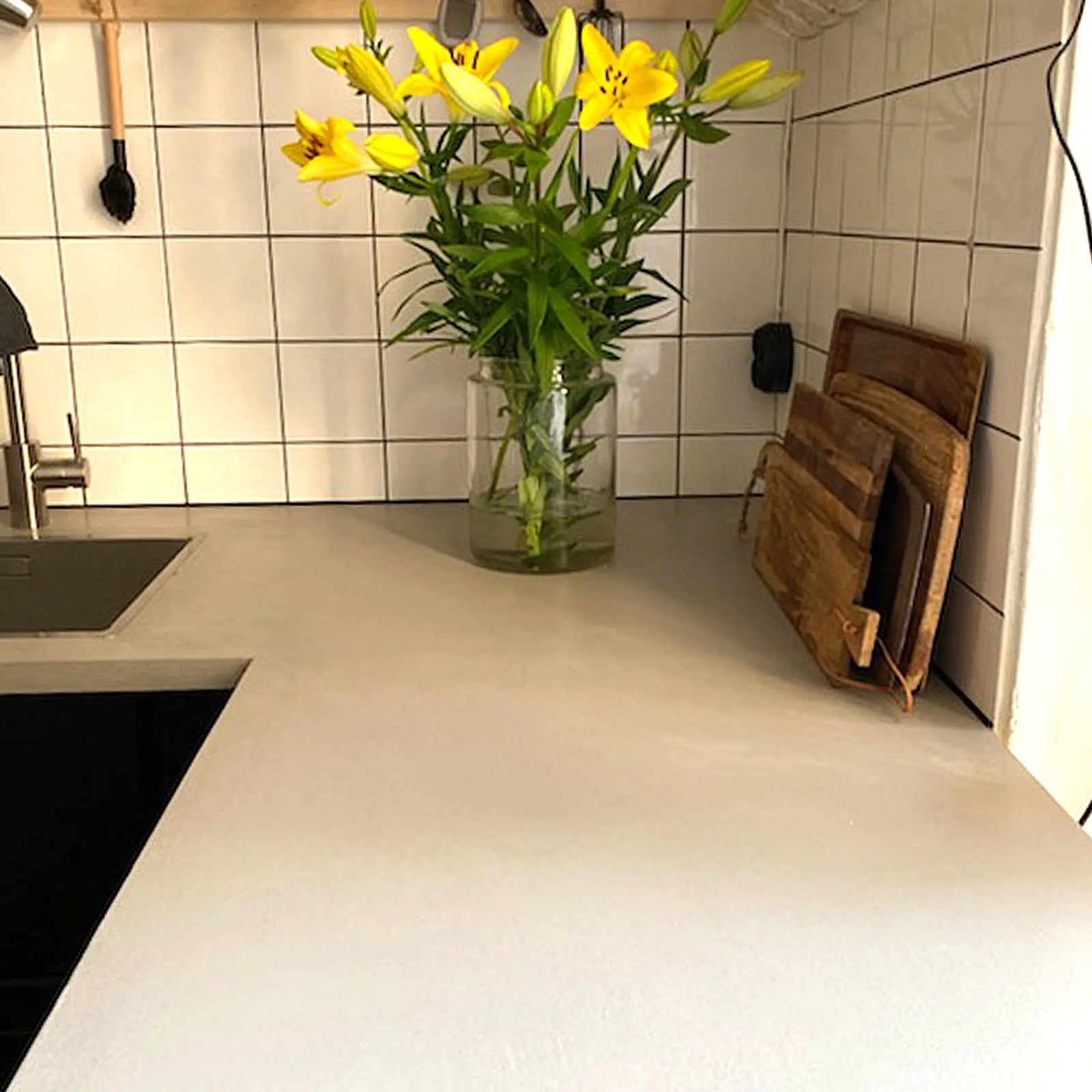 Microcement för bänkskiva, stänkskydd och möbler - Design By Cement Sweden AB